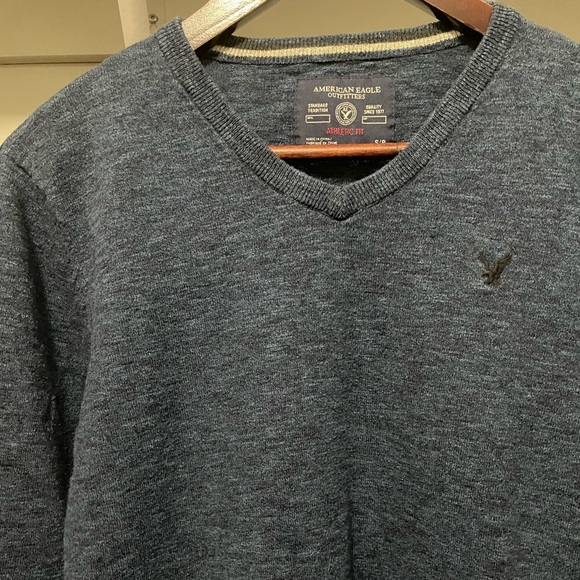 American Eagle Men’s V-Neck Sweater Dark Navy - Picture 3 of 3